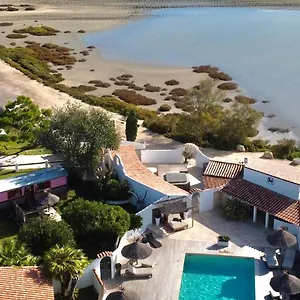 https://mas-des-rieges-and-spa.fr-provencehotel.com